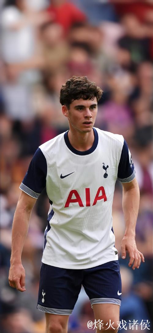 库杜斯：表现需提升；阿奇-格雷渴望控球让我欣慰